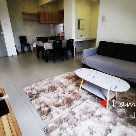 Studio Apartment Pasar Malam J.Louvre Тана Рата Екстериор снимка